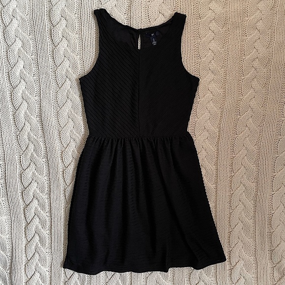 🌼2 for $20🌼 Textured Black Stripe Fit and Flare Mini Dress - Gap - Picture 1 of 11